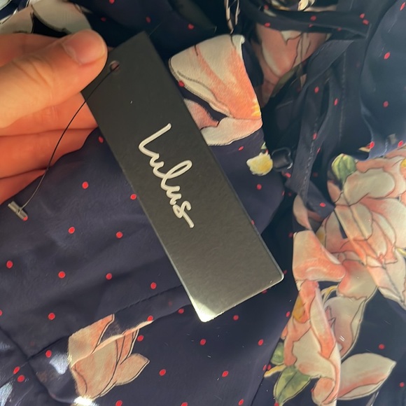 BNWT Lulus Wrap Dress Sz M - Picture 2 of 3